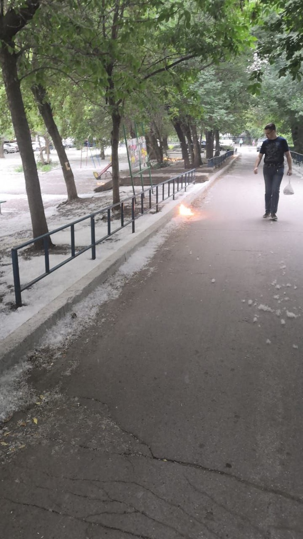 В Челябинске фиксируется более 90 возгораний тополиного пуха в сутки