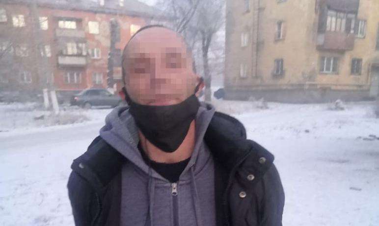 В Магнитогорске (Челябинская область) задержан пьяный мужчина, который пришел в магазин с топором