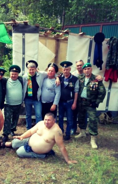 В этом году зеленые береты Челябинска отметили День пограничника узким кругом.

Вчера, 2