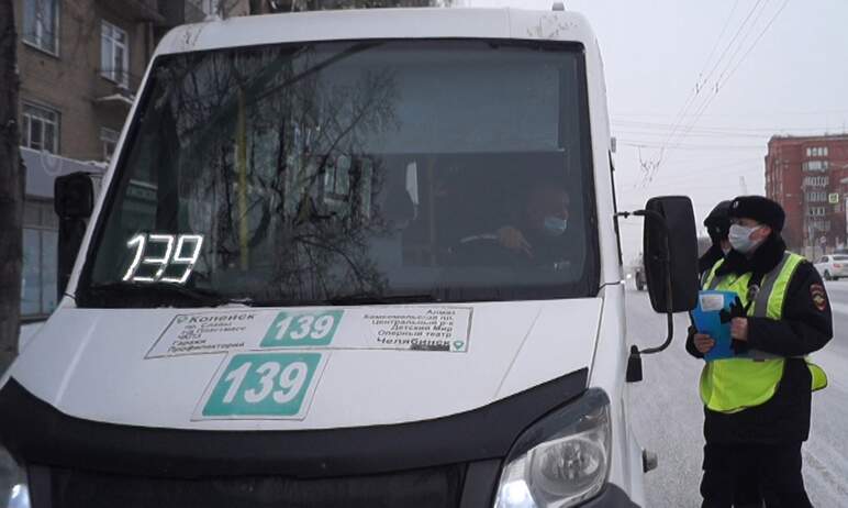 Сотрудники ГИБДД Челябинска провели ликбез для водителей общественного транспорта и напомнили им,