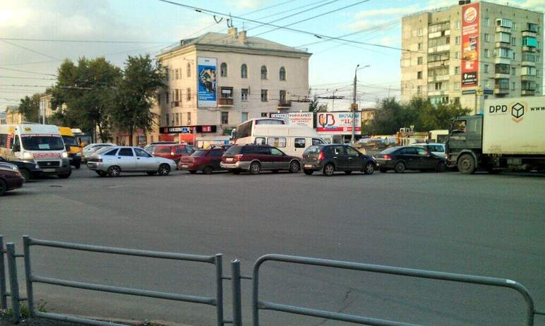 В Челябинске на четырех проблемных перекрестках меняют схему дорожного движения.

Как от