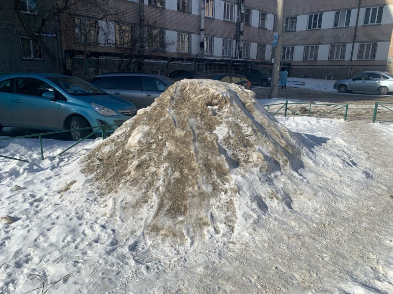 Подрядчик челябинск. Глыба льда на дороге. Снегопад в Челябинске. Вычищенные дороги. Челябинск дороги.