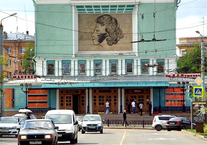 С 11утра и до 7 вечера театр представит зрителям три мероприятия, которые пройдут в Выставочном з