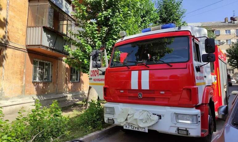 В Челябинске сегодня днем, первого сентября, случился пожар в пятиэтажном доме по адресу: улица Д