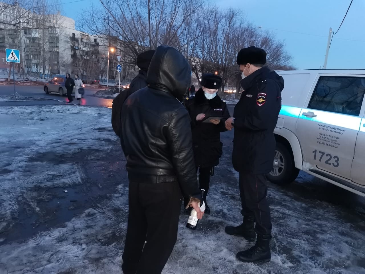 Выдалась жаркой. Выдалась жаркой. Жара и град. Подросток и милиционер. Магнитогорск пожар 31 12 2021.