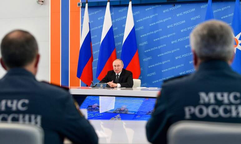 Президент России Владимир Путин посетил Национальный центр управления в кризисны