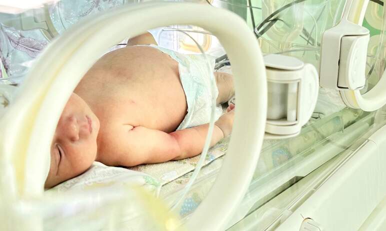 Врачи детской городской клинической больницы №8 Челябинска спасли малыша с гигантскими внутренним