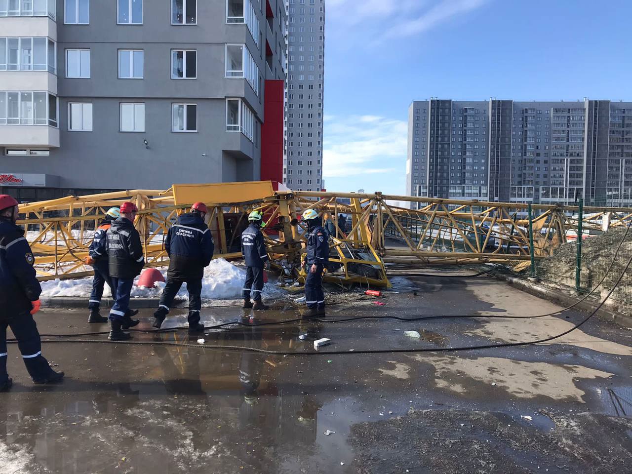 В Челябинске крановщик погиб после падения башенного крана | 03.03.2022 |  Челябинск - БезФормата