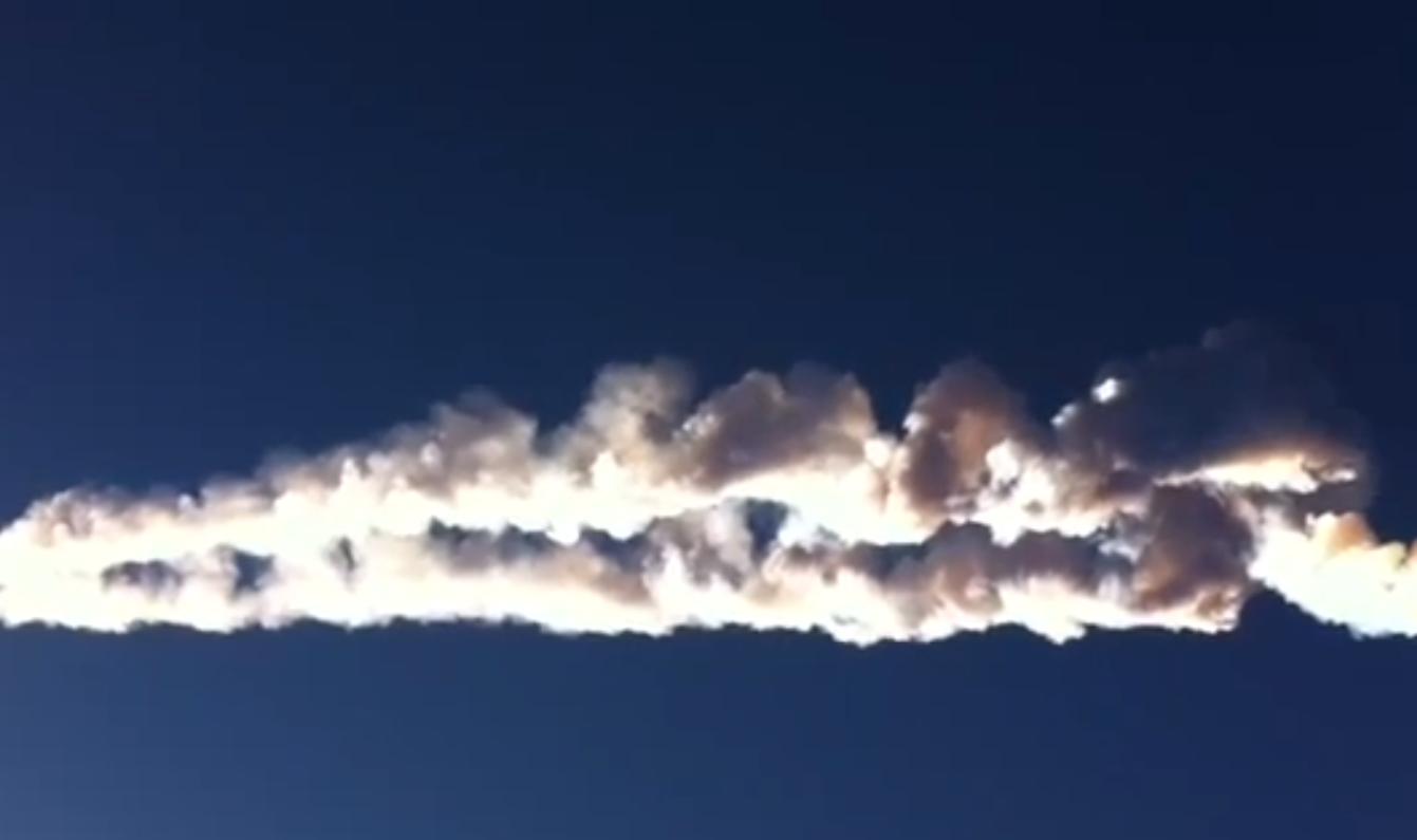Как сообщают «Вести.ru», огненный шар вспыхнул над Атлантикой на высоте 30 километров, поэтому ос