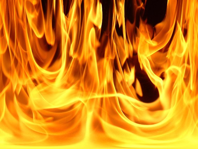 Причины возгораний в жилых фондах самые разные: неосторожное обращение с огнем и непотушенная сиг