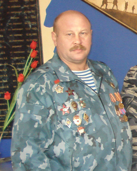 Сергей Николаевич родился 25 августа 1964 года в Челябинске. Окончив Челябинское высшее танковое 