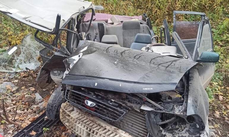 Сегодня, 13 октября, в Ашинском районе (Челябинской области) столкнулись два автомобиля. Три