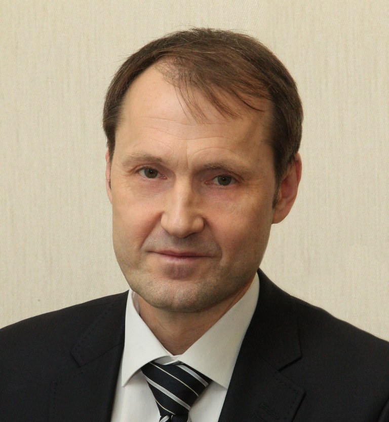 Юрий Параничев уже много лет занимается вопросами хозяйства Челябинска: свою карьеру в администра