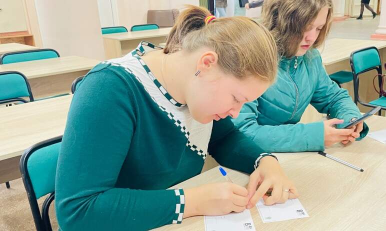 Студенты Южно-Уральского государственного гуманитарно-педагогического университета завтра, второг