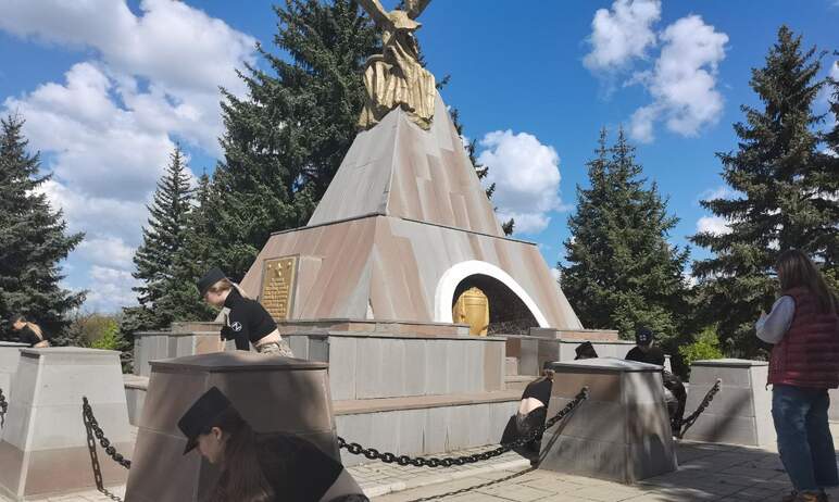 Сегодня, третьего мая, в Луганской Народной республике прошел субботник у мемориального комплекса