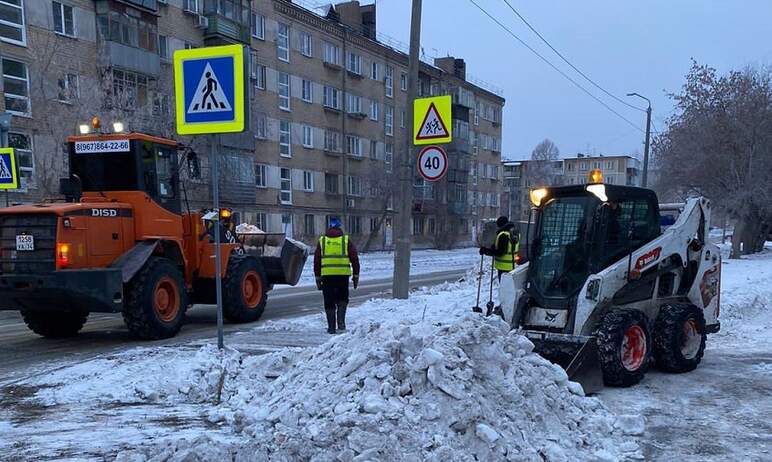 Сегодня, шестого февраля, на улицах Челябинска работает 287 единиц техники. В уборке задействован