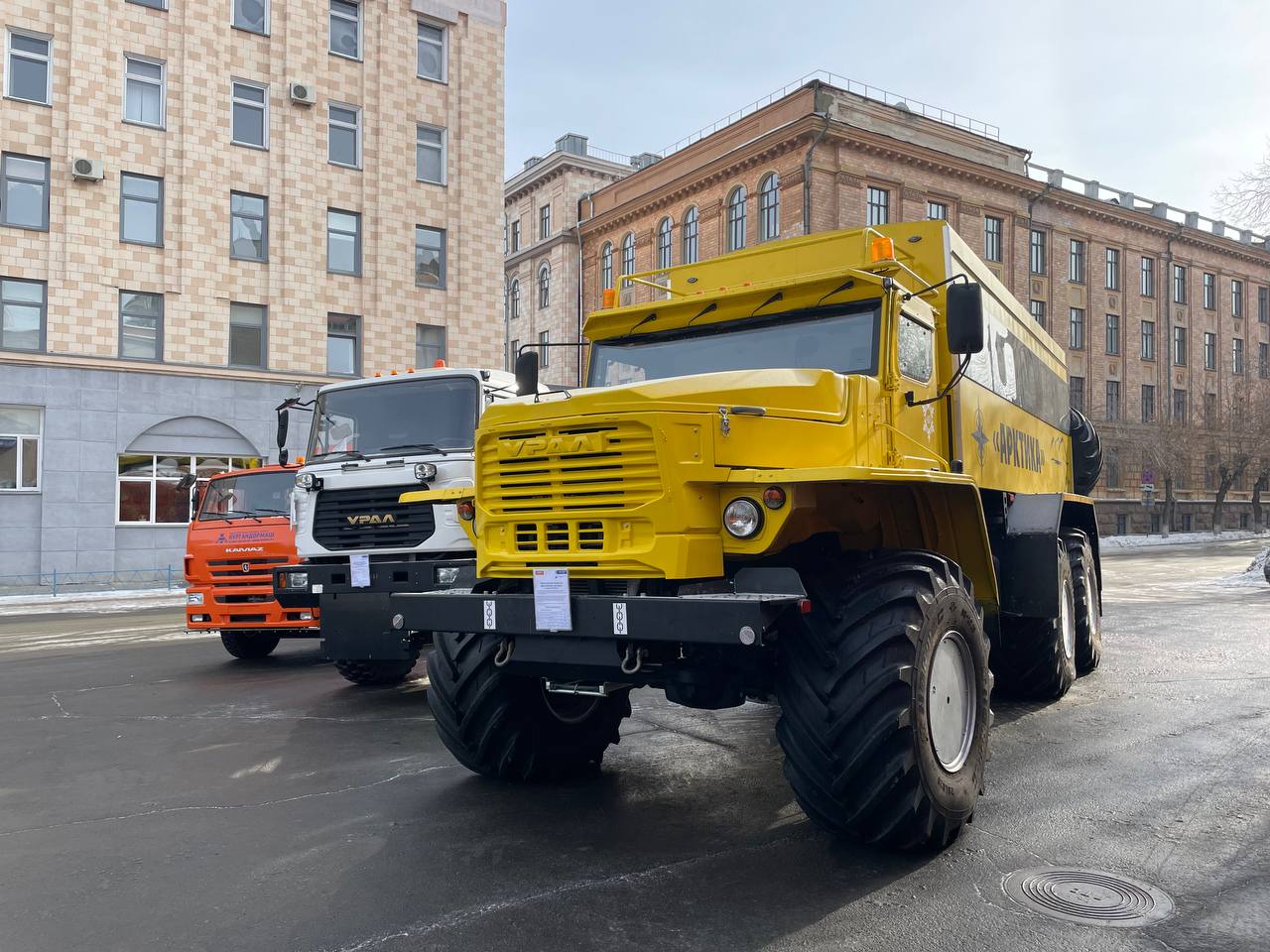 Глава Минобрнауки в Челябинске оценил арктические автобусы, спецтехнику для  аэропортов | 17.02.2023 | Челябинск - БезФормата