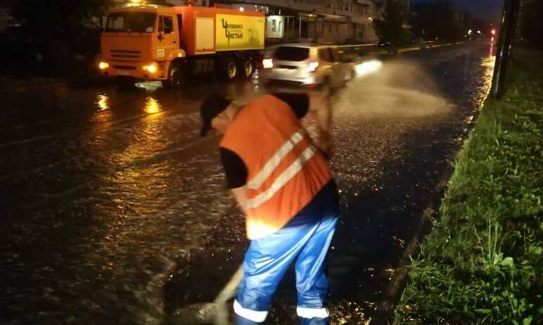 В Челябинске сильный ливень, обрушившийся на город во вторник, первого августа, привел к подтопле