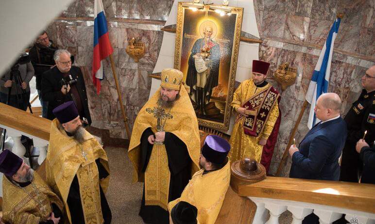 Деревянная икона с фигурой святого праведного воина адмирала Феодора Ушакова, на