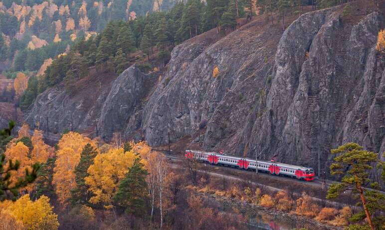 В предстоящие выходные и праздничные дни назначены дополнительные поезда из Челябинска в Москву и