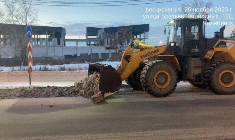 В Челябинске продолжается круглосуточная уборка улично-дорожной сети от снега и наледи. Сегодня д