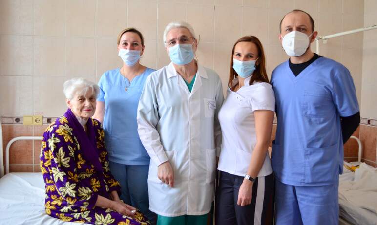 Онкохирурги клиники Южно-Уральского государственного медицинского университета спасли пожилую жит