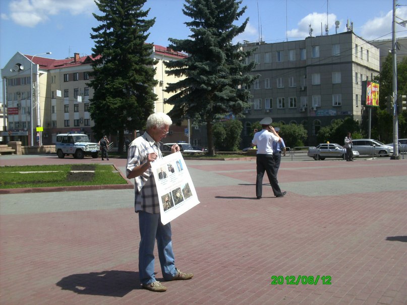 Как сообщил корреспонденту «Урал-пресс-информ» инициатор пикета Роман Рудоманов, он вышел на улиц