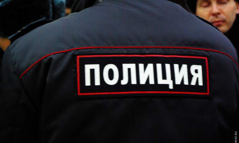 У двух жителей Челябинской области вымогатели требовали деньги, шантажируя имеющимися в их распор