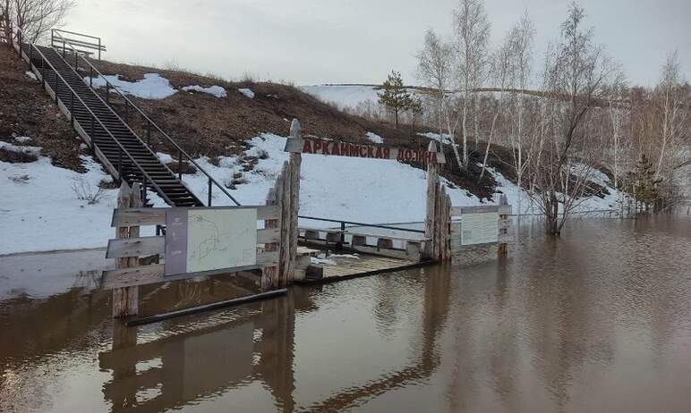 В Челябинской области под водой оказался туристический лагерь на Аркаиме. Подъездные пути к нижне