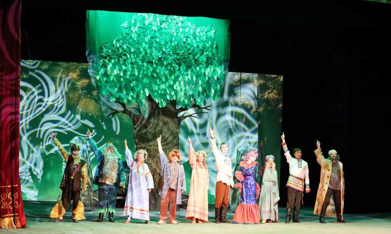 Златоустовский театр «Омнибус» (Златоуст, Челябинская область) посвятил началу учебного года новы