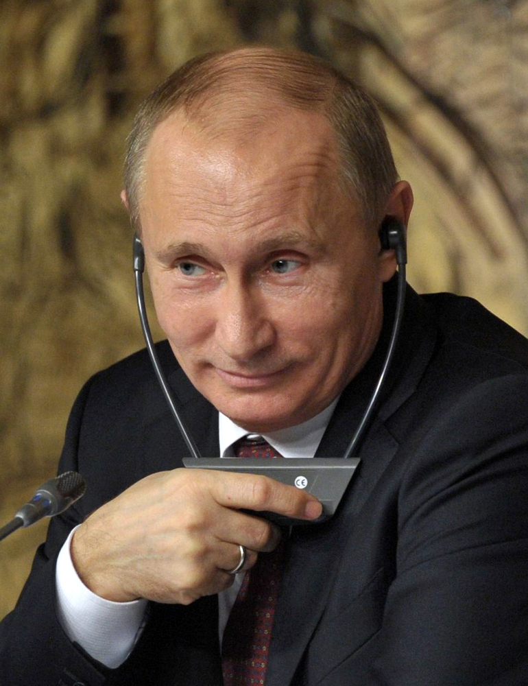 Спецслужбы во многом действуют только с разрешением суда, заявил Путин, так как в России деятельн