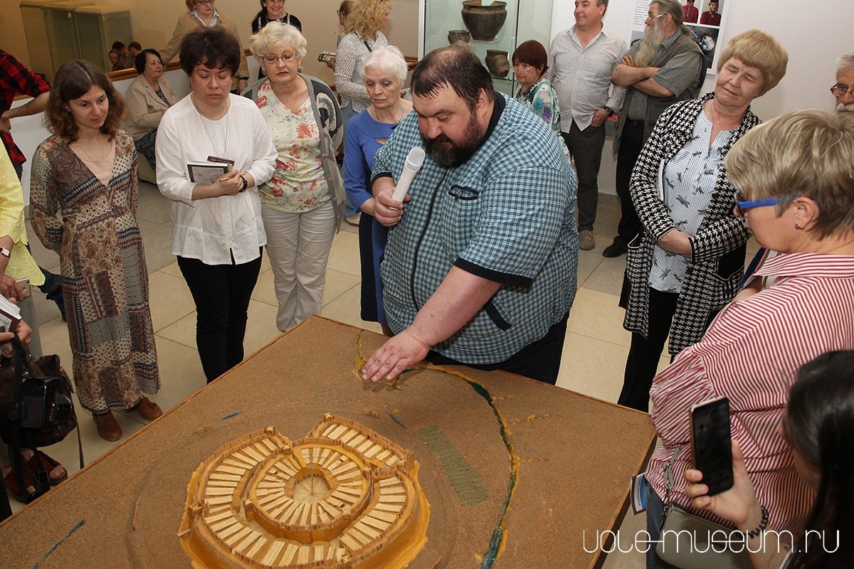 Выставка «Аркаим - древнее наследие Южного Урала» покоряет Екатеринбург. Экспозиция из Челябинско