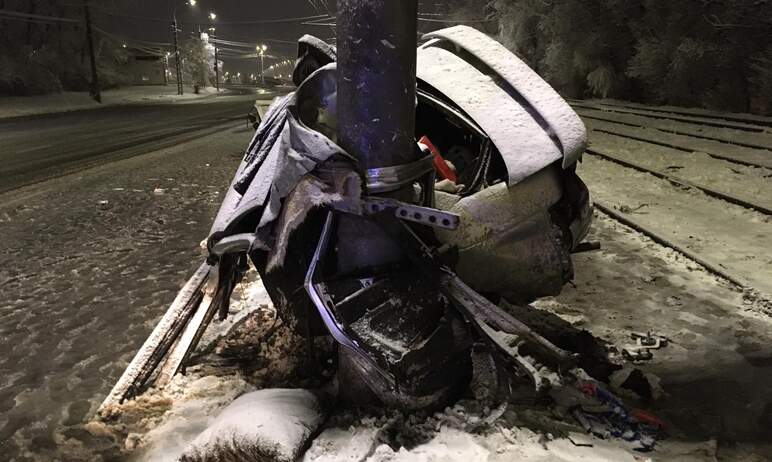 В Челябинске сегодня ночью, 14 ноября, произошло жуткое ДТП на Свердловском тракте, в результате 