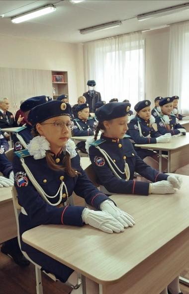 В Челябинске будущих стражей порядка растят со школьной скамьи - сегодня, второго сентября, в 75-