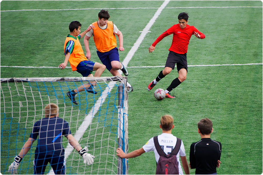 Летний спортивный сезон традиционно завершается городским турниром по футболу среди дворовых кома
