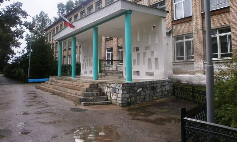 В средних образовательных организациях Челябинской области усилят меры безопасности после трагеди