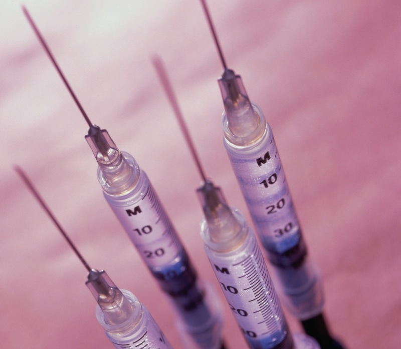 Трехлетнему Ване в декабре 2015 года поставили прививку от кори, краснухи и паротита. Реакция на 