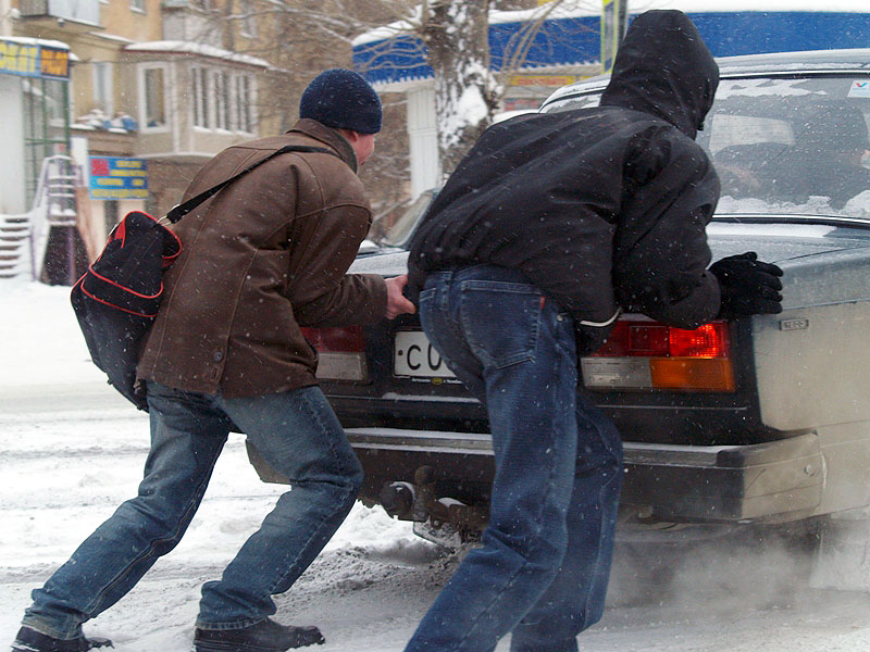 «Из-за аномально низкой температуры введен особый режим на федеральных трассах Курганской и Челяб