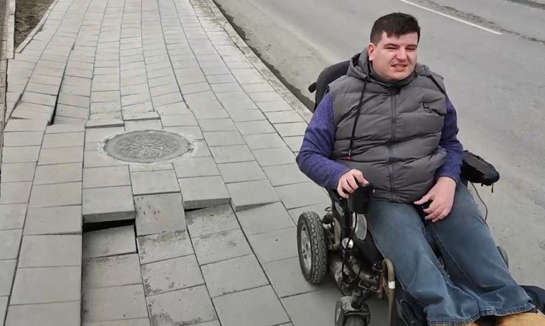 Челябинский общественник Николай Ольховский заявил об ужасном состоянии тротуаро