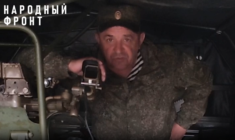 Челябинский военный, замкомандира полка «Апостол» Юрий Гагарин и его бойцы показ