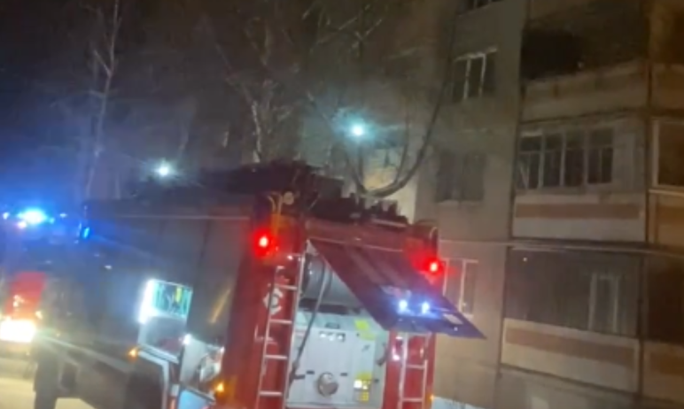 В Магнитогорске (Челябинская область) сегодня, 24 февраля, во втором часу ночи произошел пожар в 