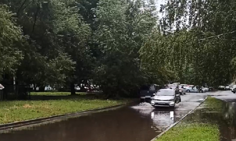 Жители Челябинска устали доставлять своих маленьких детей в садики «вплавь» - проезд между дошкол