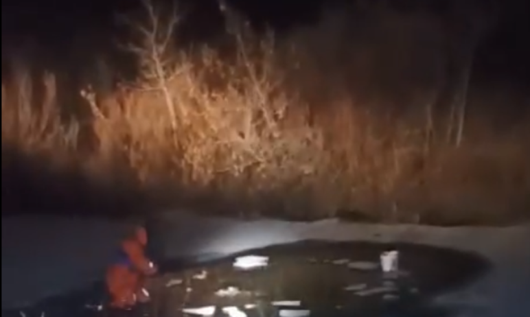 В Троицком районе Челябинской области погиб, провалившись под лед по время рыбалки, 74-летний муж