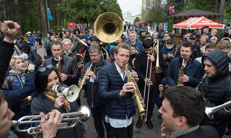 В Челябинске вчера, восьмого июня, открылся XXI Международный джазовый фестиваль «Какой удивитель