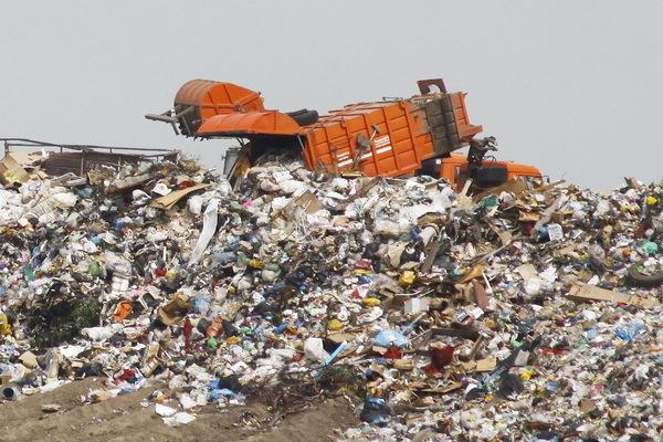 Фото На свалке в Карабаше мусоровоз выгрузил тело новорожденного