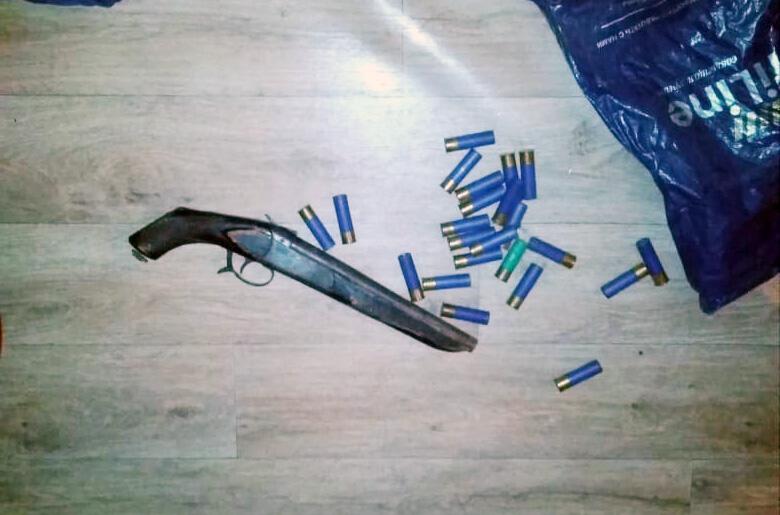 Фото Двоих жителей Челябинской области накажут за хранение оружия 