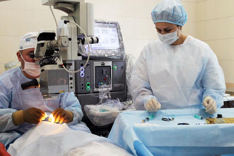 Фото Челябинские микрохирурги-офтальмологи вернули зрение пострадавшей в аварии девушке