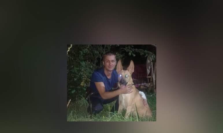 Фото Полицейский из Златоуста забрал себе собаку, запертую пьющей хозяйкой без воды и еды на балконе