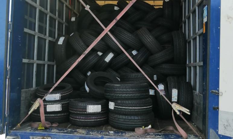 Фото Челябинские таможенники задержали десять тонн автошин
