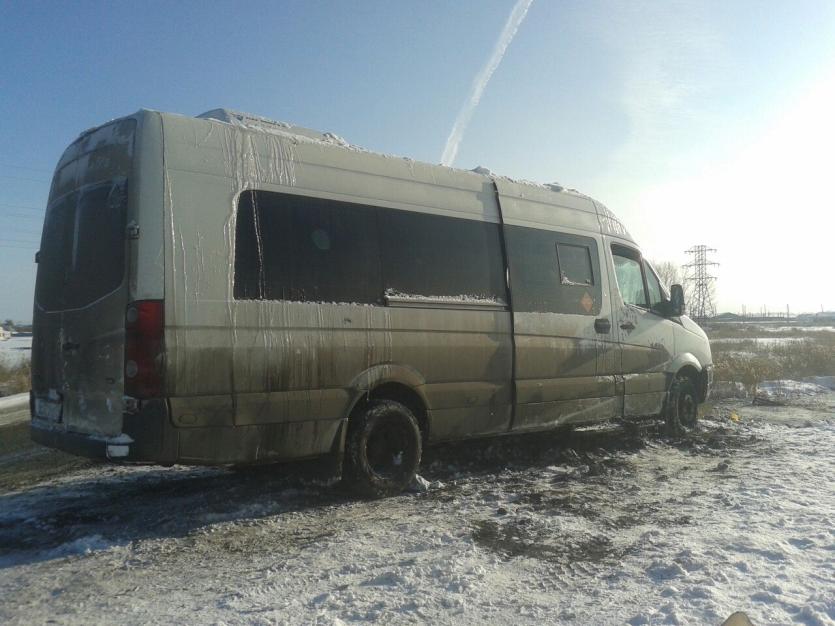 Фото Под Магнитогорском микроавтобус упал в озеро